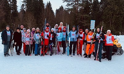 Сотрудники Вологодской областной больницы соревновались на лыжне