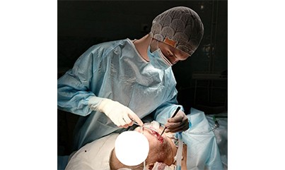 В нашем коллективе уже месяц работает челюстно-лицевой хирург Мощенский Кирилл Анатольевич, молодой специалист из Омска